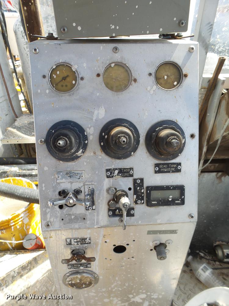 image for item DD1125 1997 GMC T6500 road striper truck