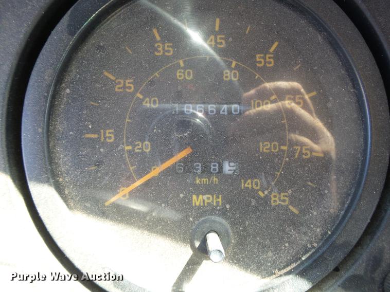 image for item DD1125 1997 GMC T6500 road striper truck