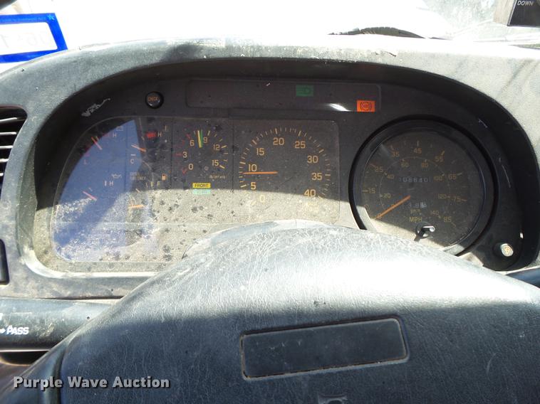 image for item DD1125 1997 GMC T6500 road striper truck