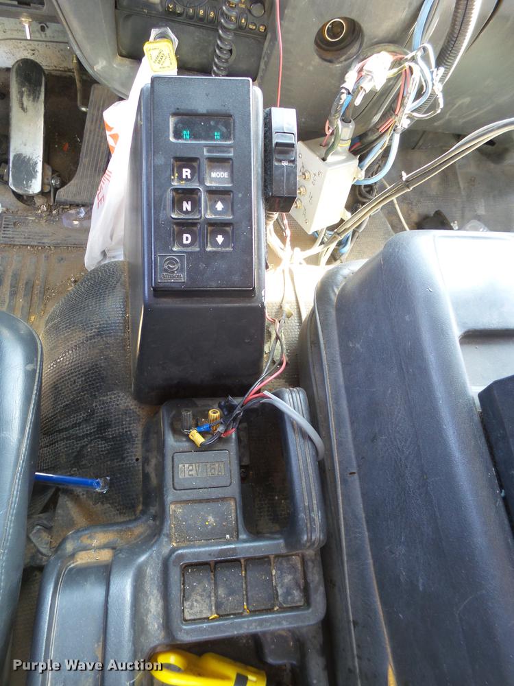 image for item DD1125 1997 GMC T6500 road striper truck