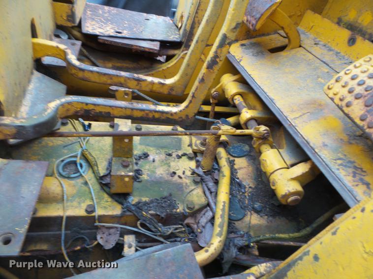 image for item DD2385 1985 John Deere 455D track loader