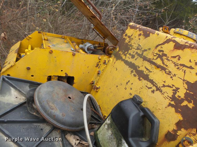 image for item DD2385 1985 John Deere 455D track loader