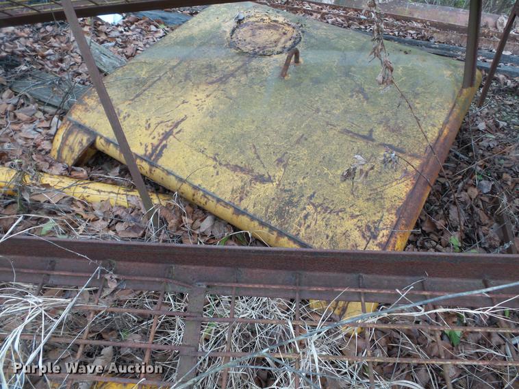 image for item DD2385 1985 John Deere 455D track loader