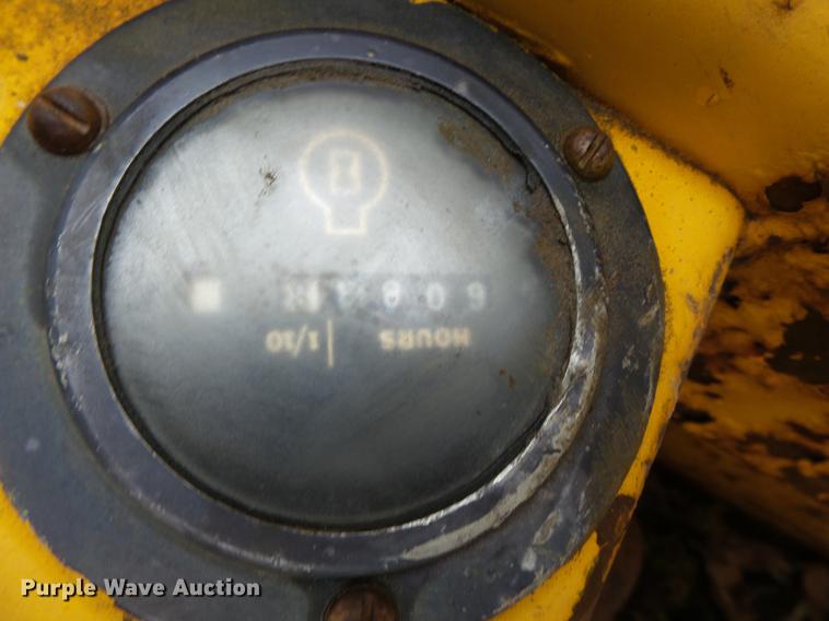 image for item DD2385 1985 John Deere 455D track loader