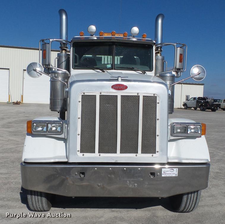 image for item DD2395 2008 Peterbilt 367 semi truck