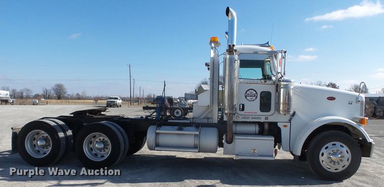 image for item DD2395 2008 Peterbilt 367 semi truck