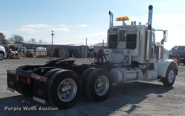 image for item DD2395 2008 Peterbilt 367 semi truck
