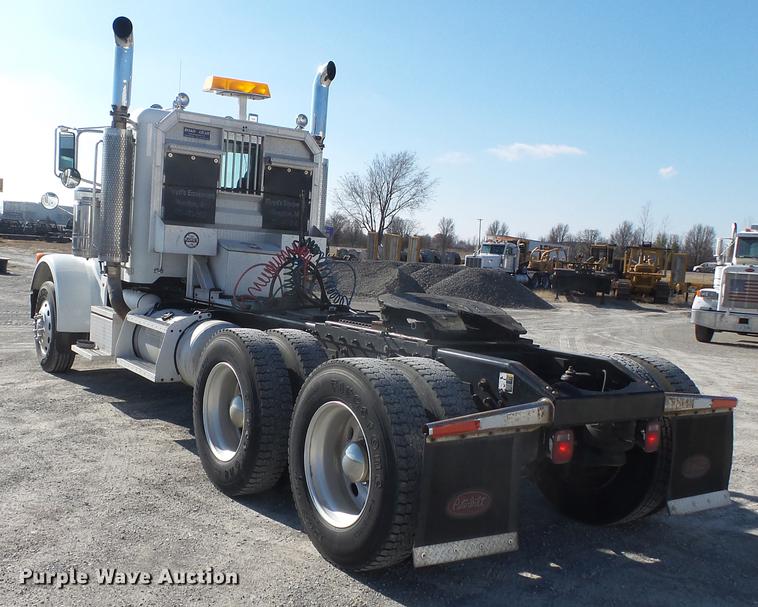 image for item DD2395 2008 Peterbilt 367 semi truck