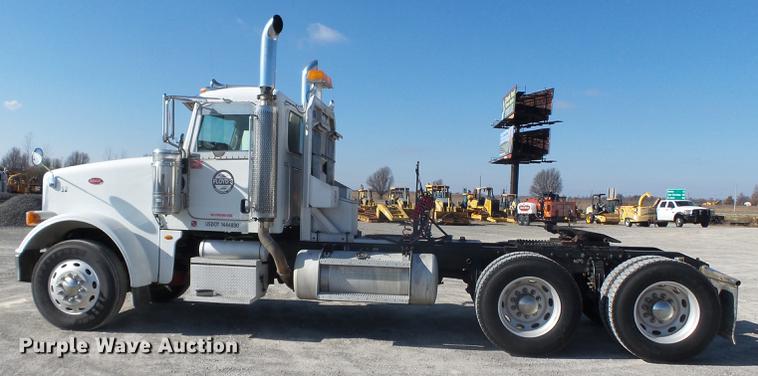 image for item DD2395 2008 Peterbilt 367 semi truck