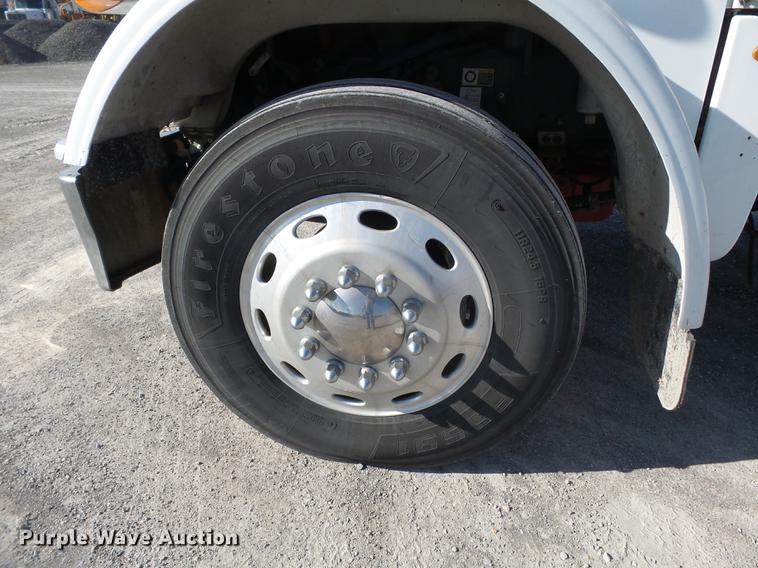 image for item DD2395 2008 Peterbilt 367 semi truck