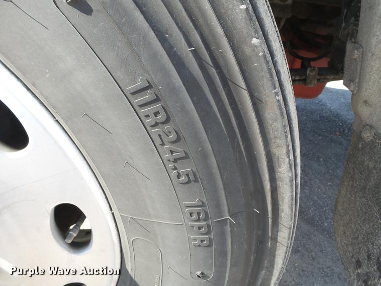 image for item DD2395 2008 Peterbilt 367 semi truck