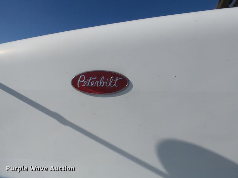 image for item DD2395 2008 Peterbilt 367 semi truck