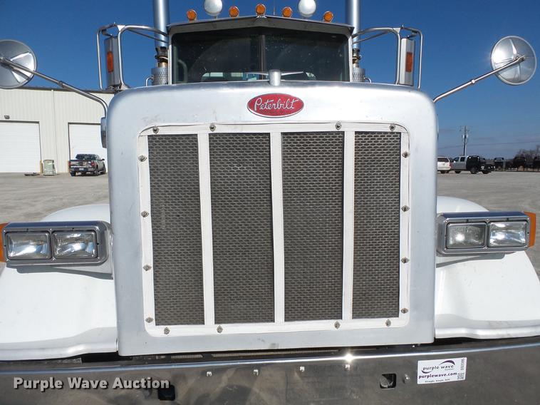 image for item DD2395 2008 Peterbilt 367 semi truck