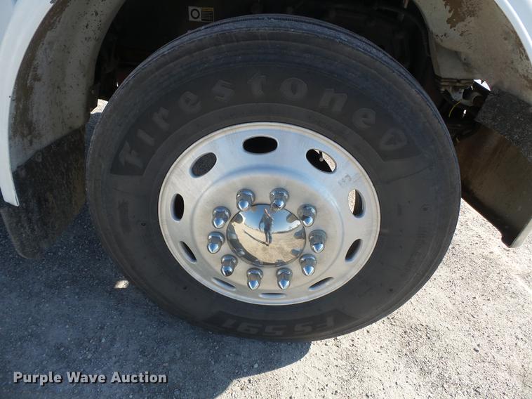 image for item DD2395 2008 Peterbilt 367 semi truck