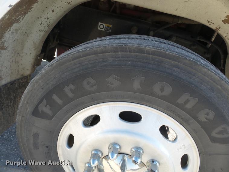 image for item DD2395 2008 Peterbilt 367 semi truck