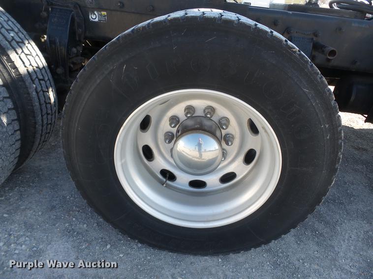 image for item DD2395 2008 Peterbilt 367 semi truck