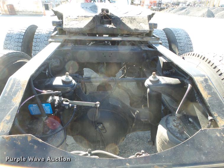 image for item DD2395 2008 Peterbilt 367 semi truck