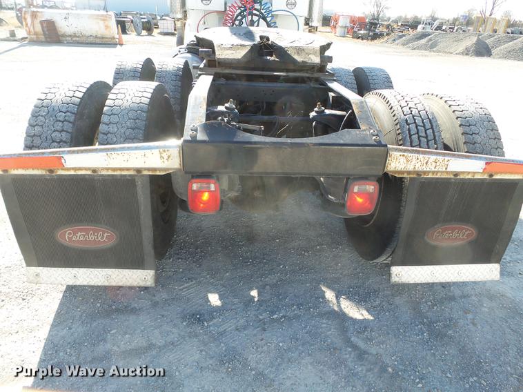 image for item DD2395 2008 Peterbilt 367 semi truck