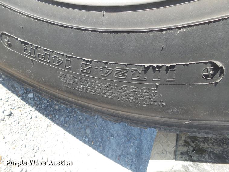 image for item DD2395 2008 Peterbilt 367 semi truck