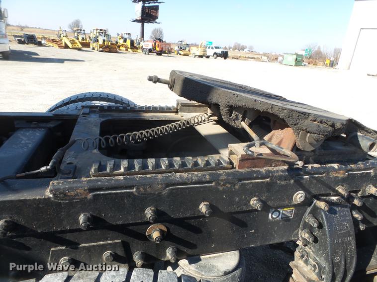 image for item DD2395 2008 Peterbilt 367 semi truck