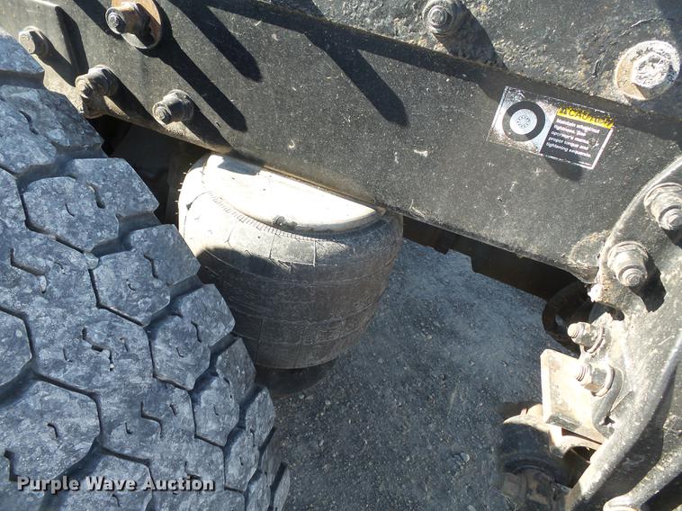 image for item DD2395 2008 Peterbilt 367 semi truck