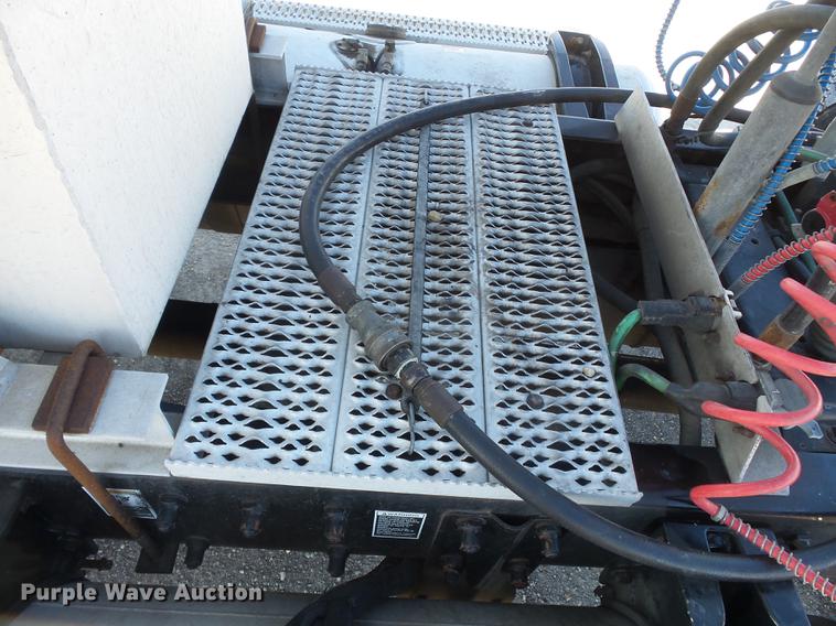 image for item DD2395 2008 Peterbilt 367 semi truck