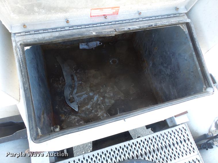 image for item DD2395 2008 Peterbilt 367 semi truck