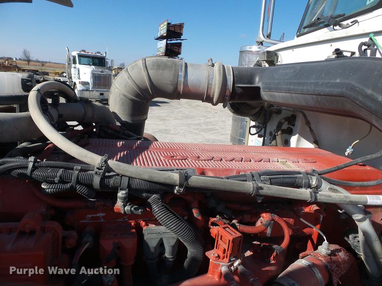 image for item DD2395 2008 Peterbilt 367 semi truck