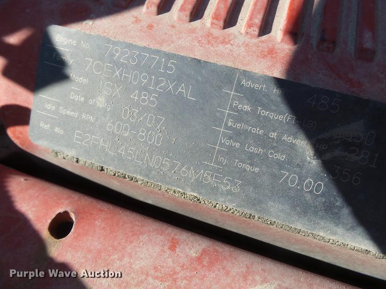 image for item DD2395 2008 Peterbilt 367 semi truck