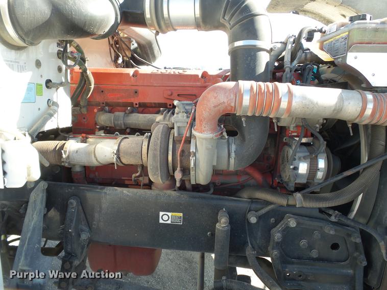 image for item DD2395 2008 Peterbilt 367 semi truck