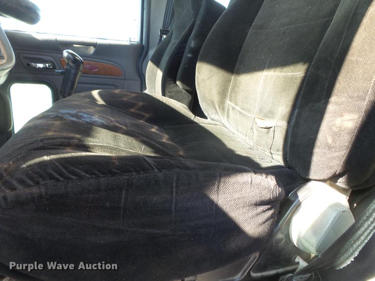 image for item DD2395 2008 Peterbilt 367 semi truck