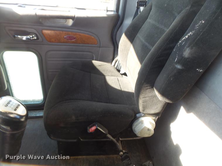 image for item DD2395 2008 Peterbilt 367 semi truck