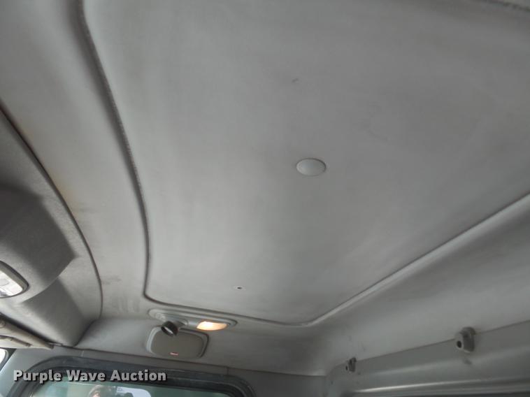 image for item DD2395 2008 Peterbilt 367 semi truck