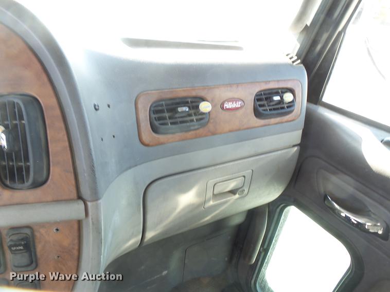 image for item DD2395 2008 Peterbilt 367 semi truck