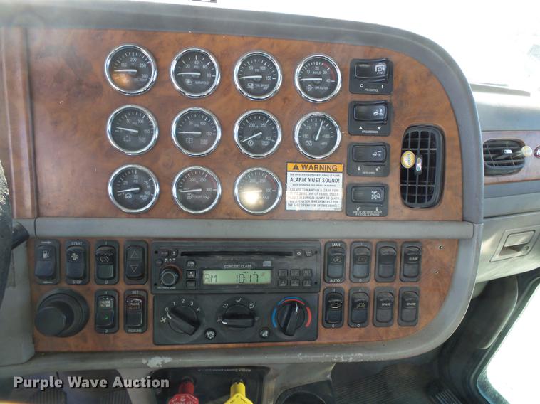 image for item DD2395 2008 Peterbilt 367 semi truck