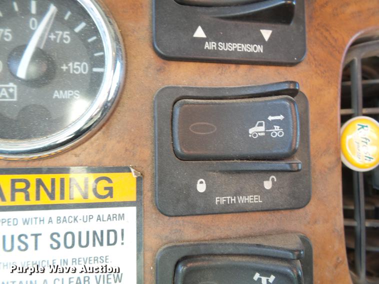 image for item DD2395 2008 Peterbilt 367 semi truck