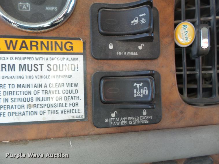 image for item DD2395 2008 Peterbilt 367 semi truck