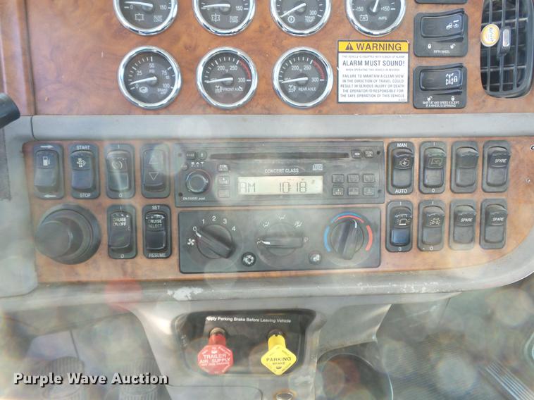 image for item DD2395 2008 Peterbilt 367 semi truck