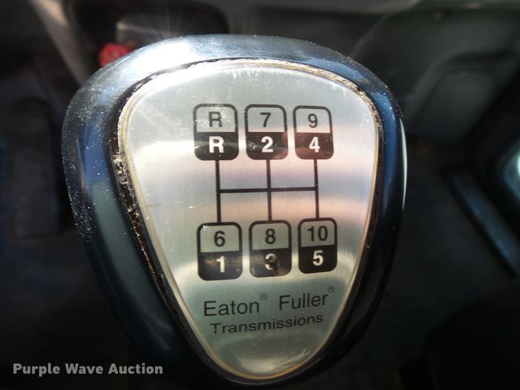 image for item DD2395 2008 Peterbilt 367 semi truck