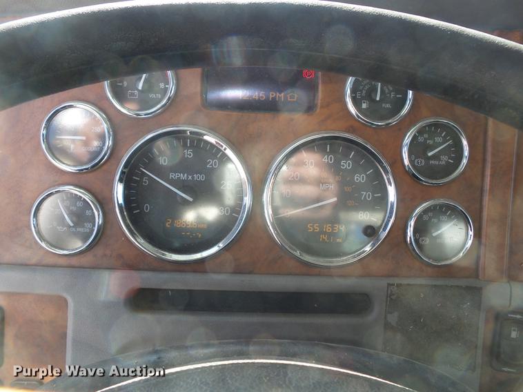 image for item DD2395 2008 Peterbilt 367 semi truck