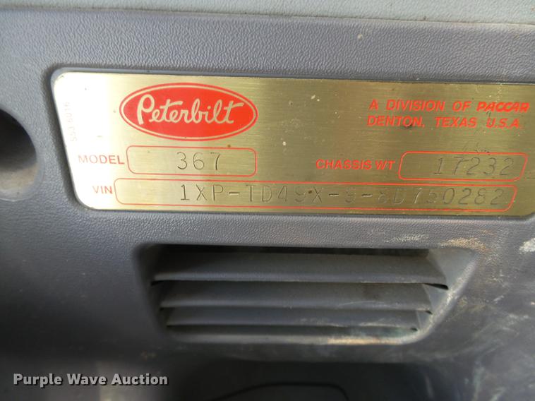 image for item DD2395 2008 Peterbilt 367 semi truck
