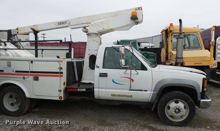 image for item DD2401 1995 GMC C3500 bucket truck