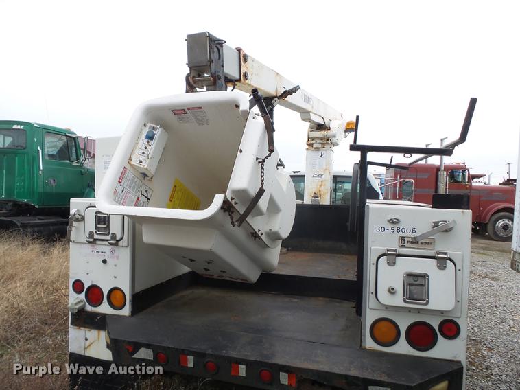 image for item DD2401 1995 GMC C3500 bucket truck