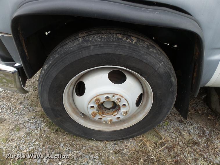 image for item DD2401 1995 GMC C3500 bucket truck