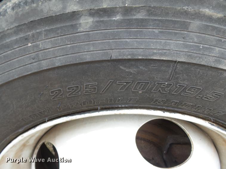 image for item DD2401 1995 GMC C3500 bucket truck