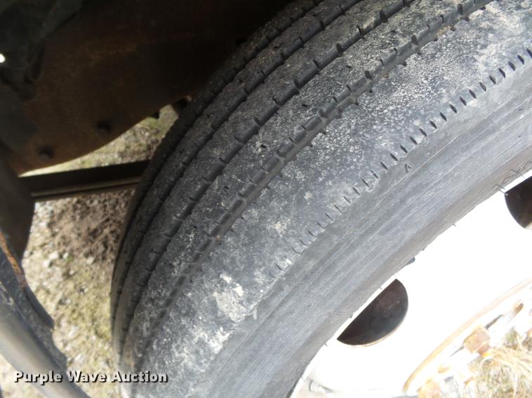 image for item DD2401 1995 GMC C3500 bucket truck