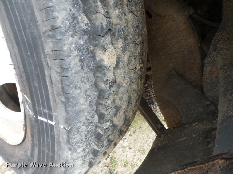 image for item DD2401 1995 GMC C3500 bucket truck