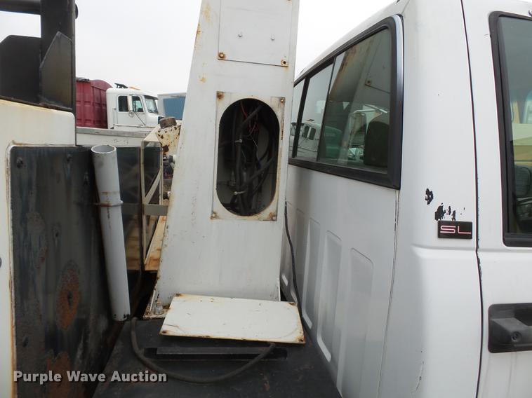 image for item DD2401 1995 GMC C3500 bucket truck