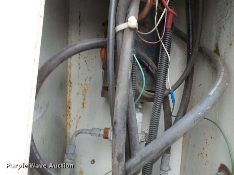 image for item DD2401 1995 GMC C3500 bucket truck