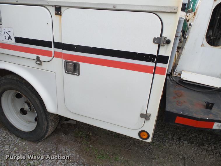 image for item DD2401 1995 GMC C3500 bucket truck